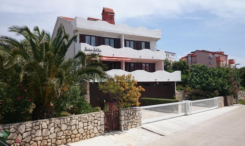 Apartments Baka Jelka Мандре Экстерьер фото
