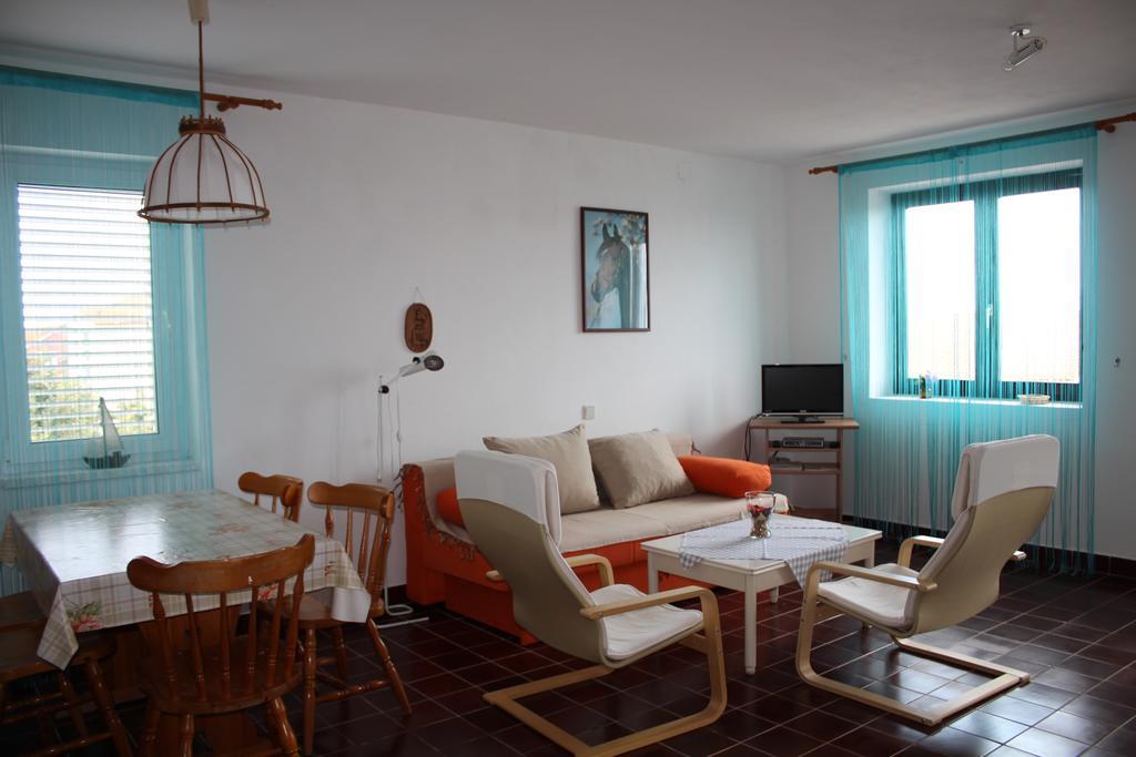 Apartments Baka Jelka Мандре Экстерьер фото