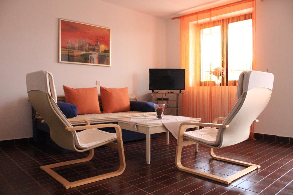 Apartments Baka Jelka Мандре Экстерьер фото