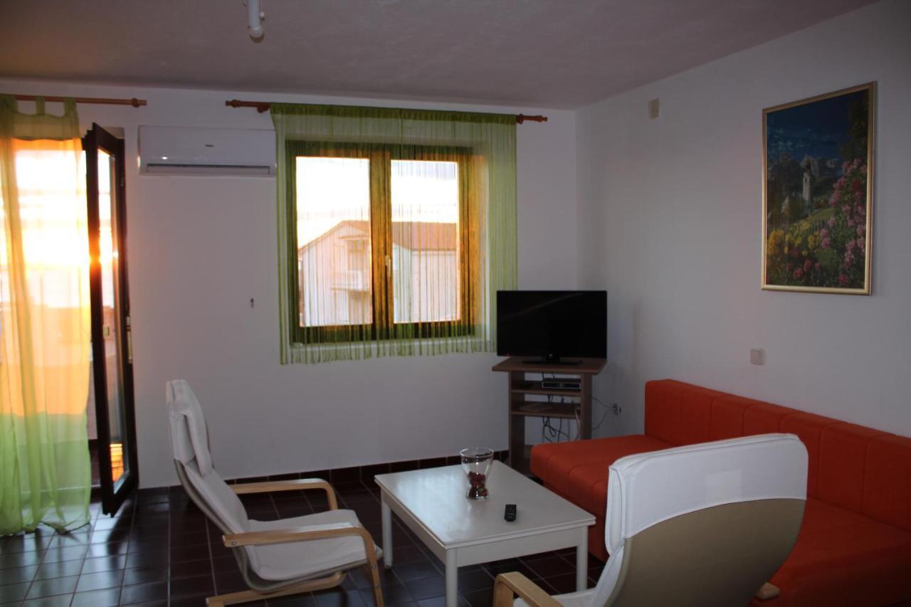 Apartments Baka Jelka Мандре Экстерьер фото