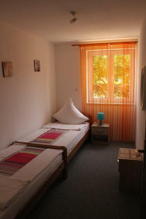 Apartments Baka Jelka Мандре Экстерьер фото