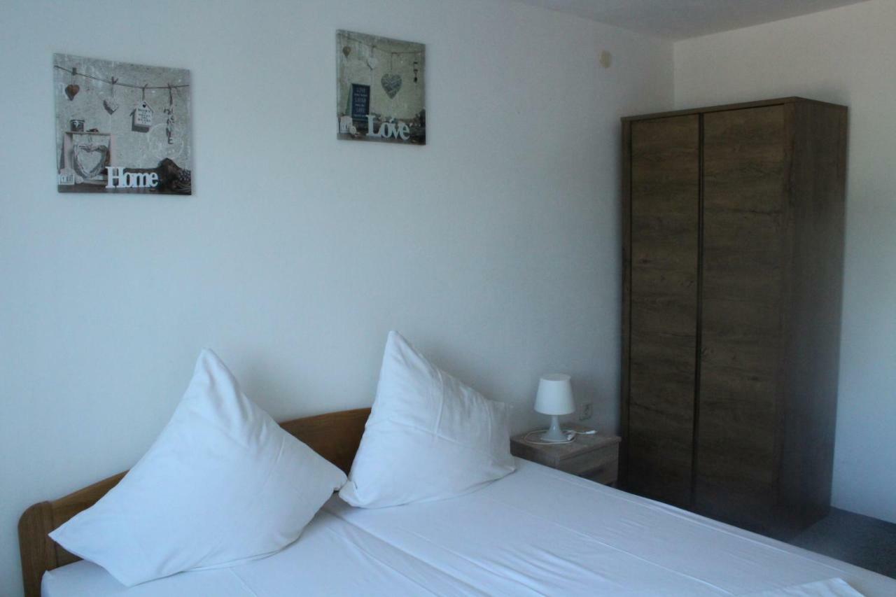 Apartments Baka Jelka Мандре Экстерьер фото