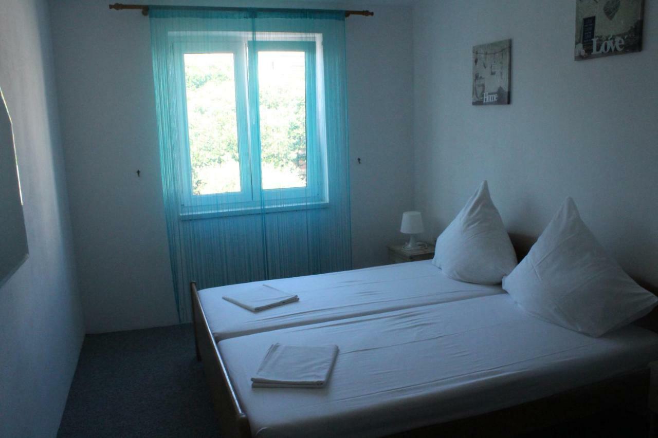 Apartments Baka Jelka Мандре Экстерьер фото